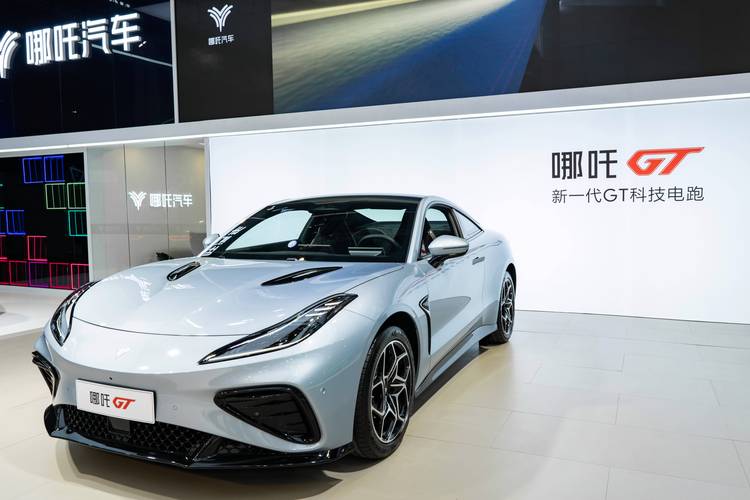 成都新津区天纳浩企业管理咨询哪吒汽车在智能汽车领域的表现，领途汽车在新能源汽车市场中的影响力